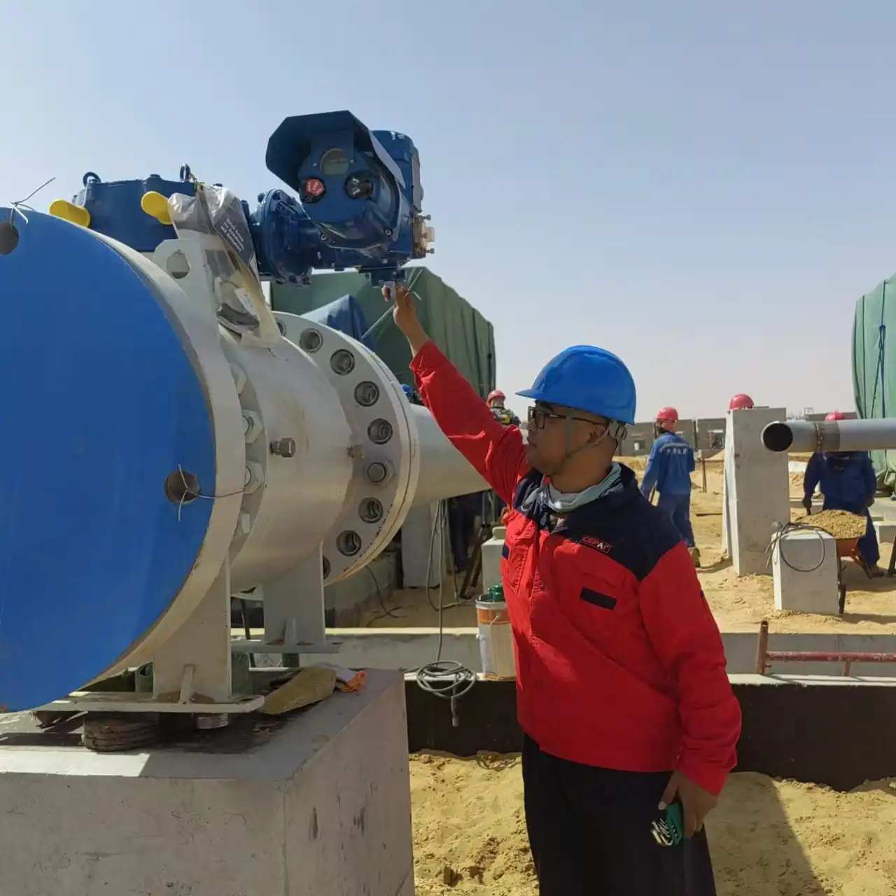 What type of ball valve is best for petrochemical pipeline systems?